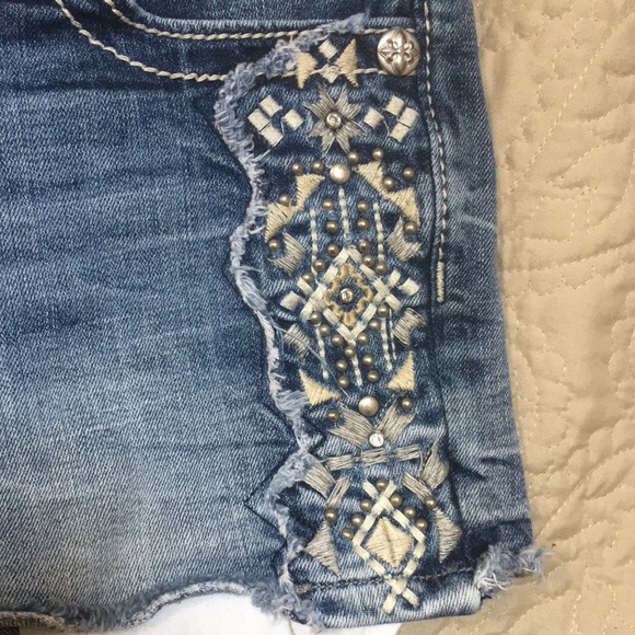 Miss Me Western Embroidered Rhinestone Mid Rise Distressed Cutoff Shorts Size 28 - Picture 8 of 14